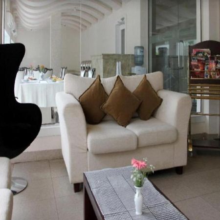 Royal Castle Hotel Negombo Exterior photo