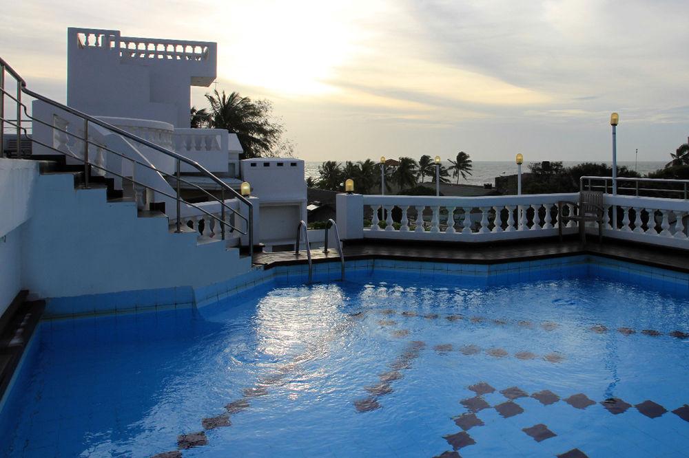 Royal Castle Hotel Negombo Exterior photo
