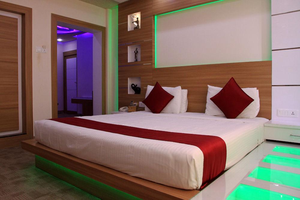 Royal Castle Hotel Negombo Exterior photo