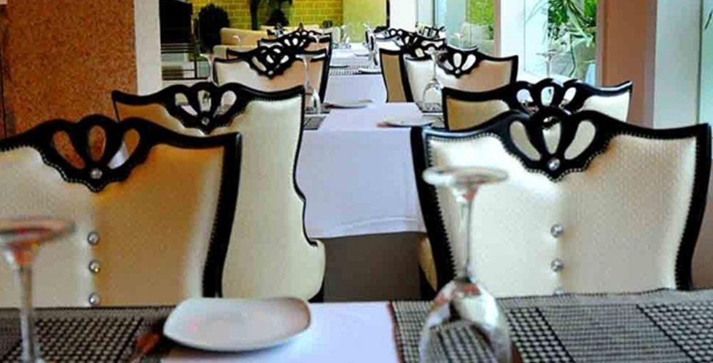 Royal Castle Hotel Negombo Exterior photo