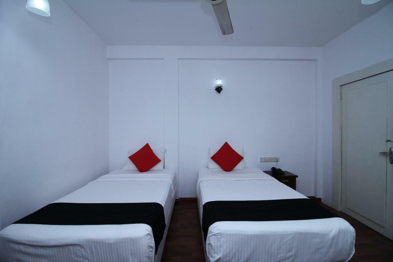 Royal Castle Hotel Negombo Exterior photo